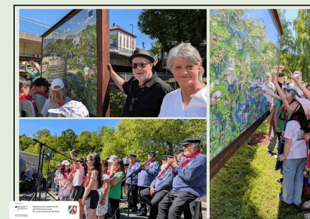 Wimmelbild wird eröffnet, Künstlerin lacht, Kinder zeigen auf das Bild